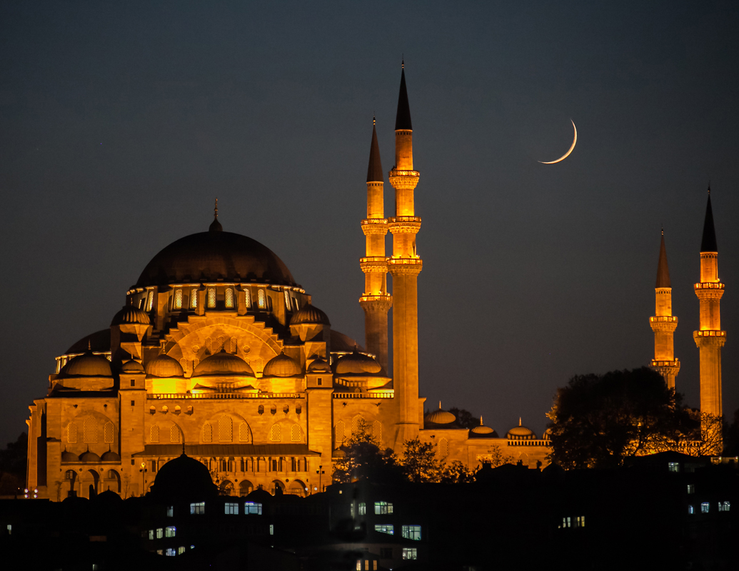 Moon Over Istanbul Mosque - Digital (Phototravel) - Bob Muschewske
